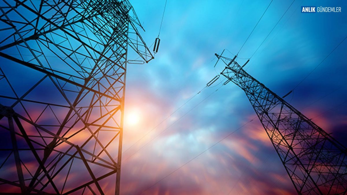 Türkiye Enerjide Yeni Bir Devrime İmza Attı! Yenilenebilir Kaynaklar Rekor Kırdı, Güneş Enerjisi Tahtını Sallıyor!