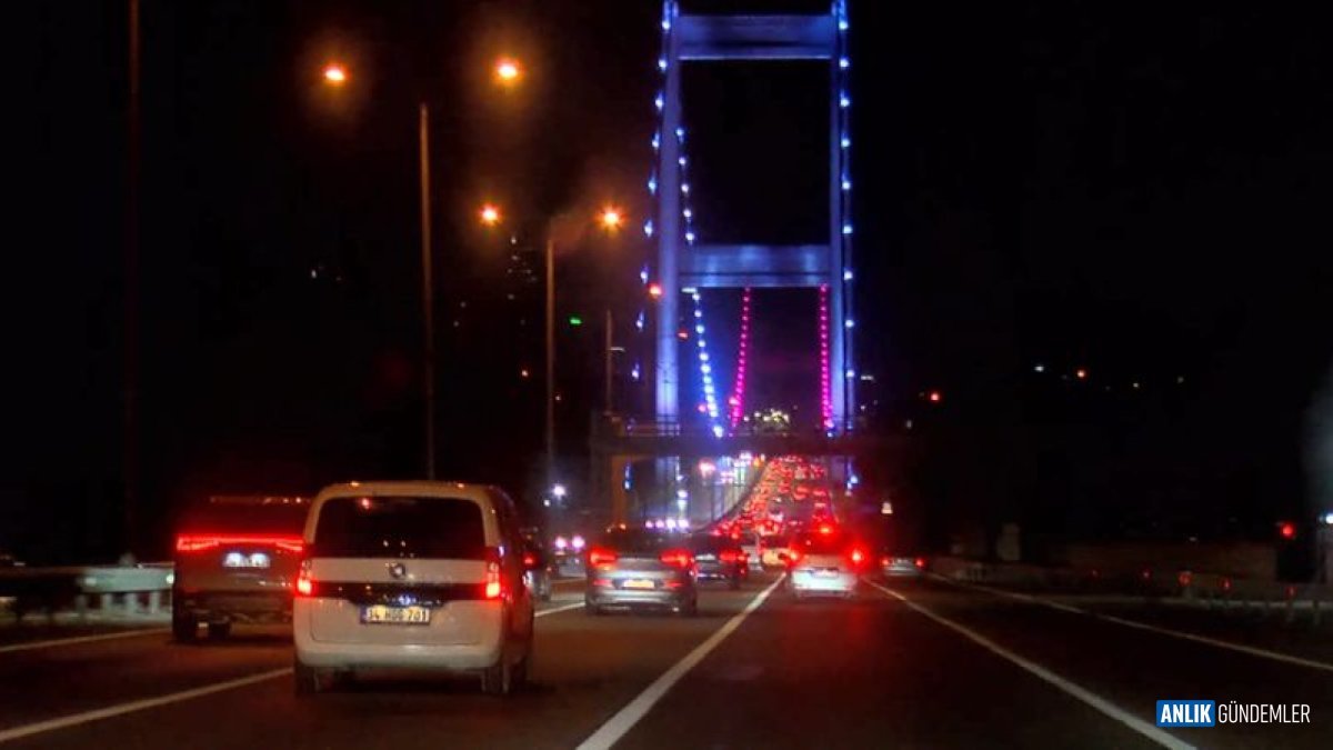 Bayram Tatili Bitti: İstanbul'a Akın Eden Milyonlar Trafiği Esir Aldı!