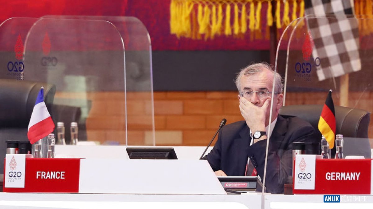 Fransa Ekonomisi Tehlike Çanları Çalıyor: Merkez Bankası'ndan Şaşırtan Büyüme Tahmini Revizyonu!