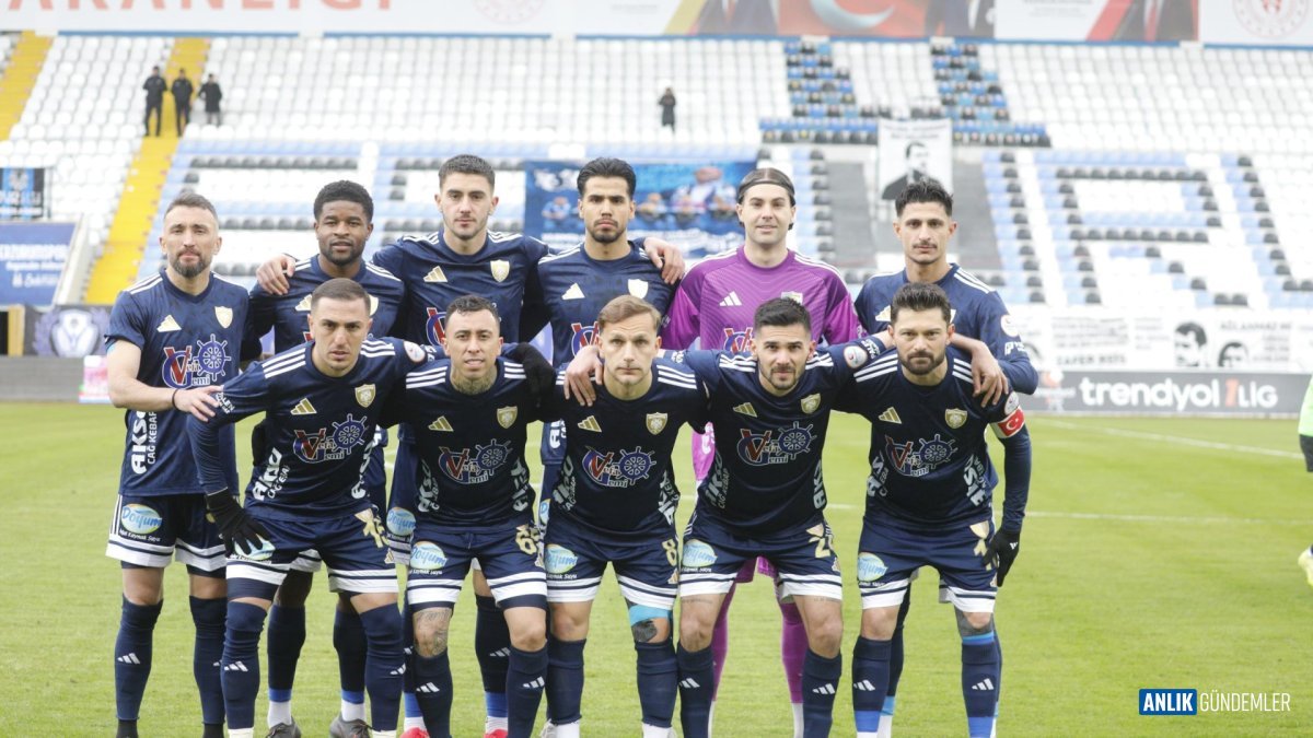 Erzurumspor'dan Tarihi Başarı: Ligin Zirvesine 3. Kez Çıktı, Yolculuk Sürprizlerle Dolu!